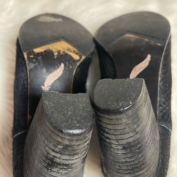 Ugg leather calf hair black reptile print ankle heels boots back zipper size 8.5 - Picture 9 of 12